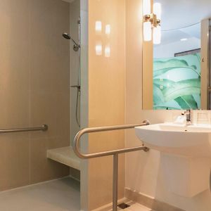 Standard Twin Room Accessible